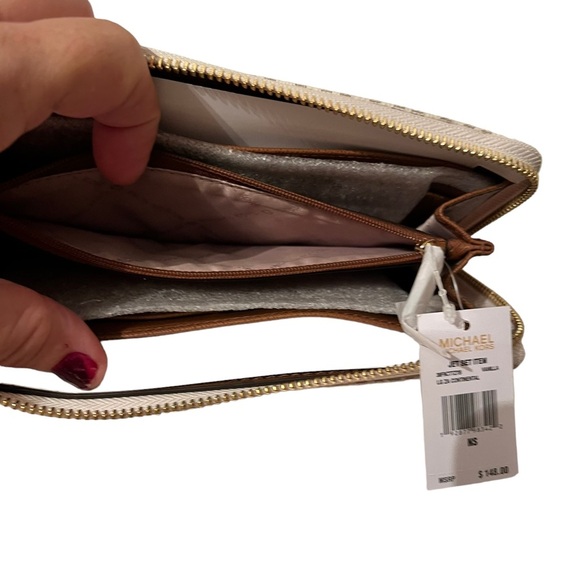 Michael Kors Jet Set Vanilla Three quarter Zippered Wallet NWT - Picture 5 of 7
